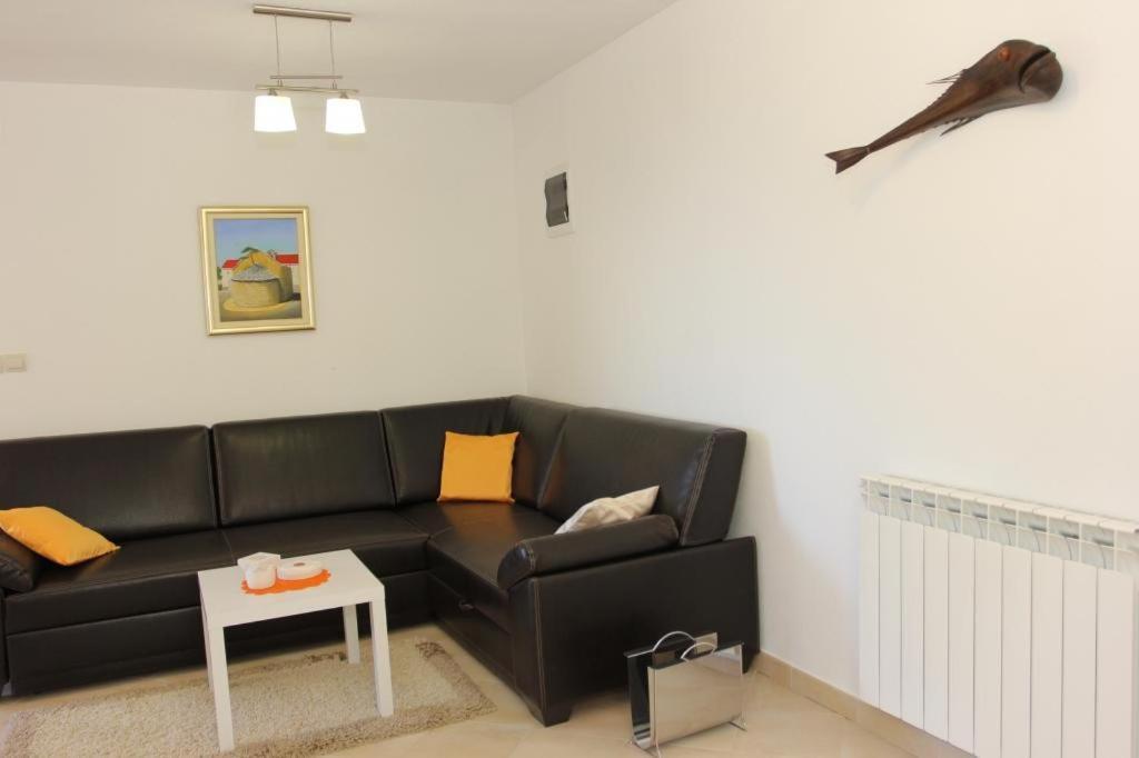 Holiday House Pine Tree Nerezisca Exterior foto