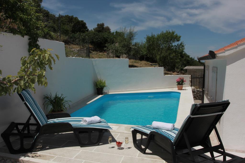 Holiday House Pine Tree Nerezisca Exterior foto