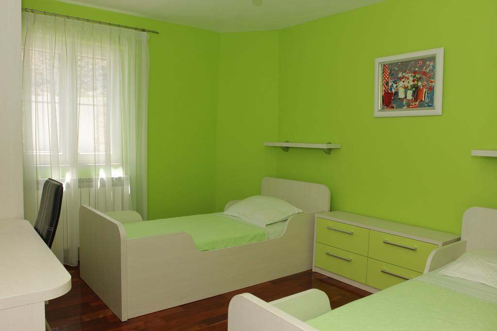 Holiday House Pine Tree Nerezisca Exterior foto