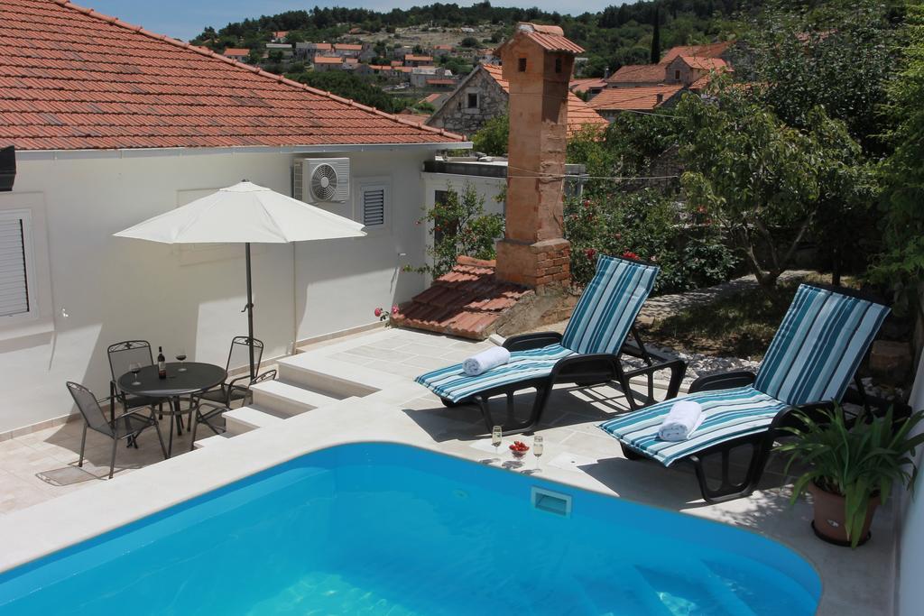 Holiday House Pine Tree Nerezisca Exterior foto